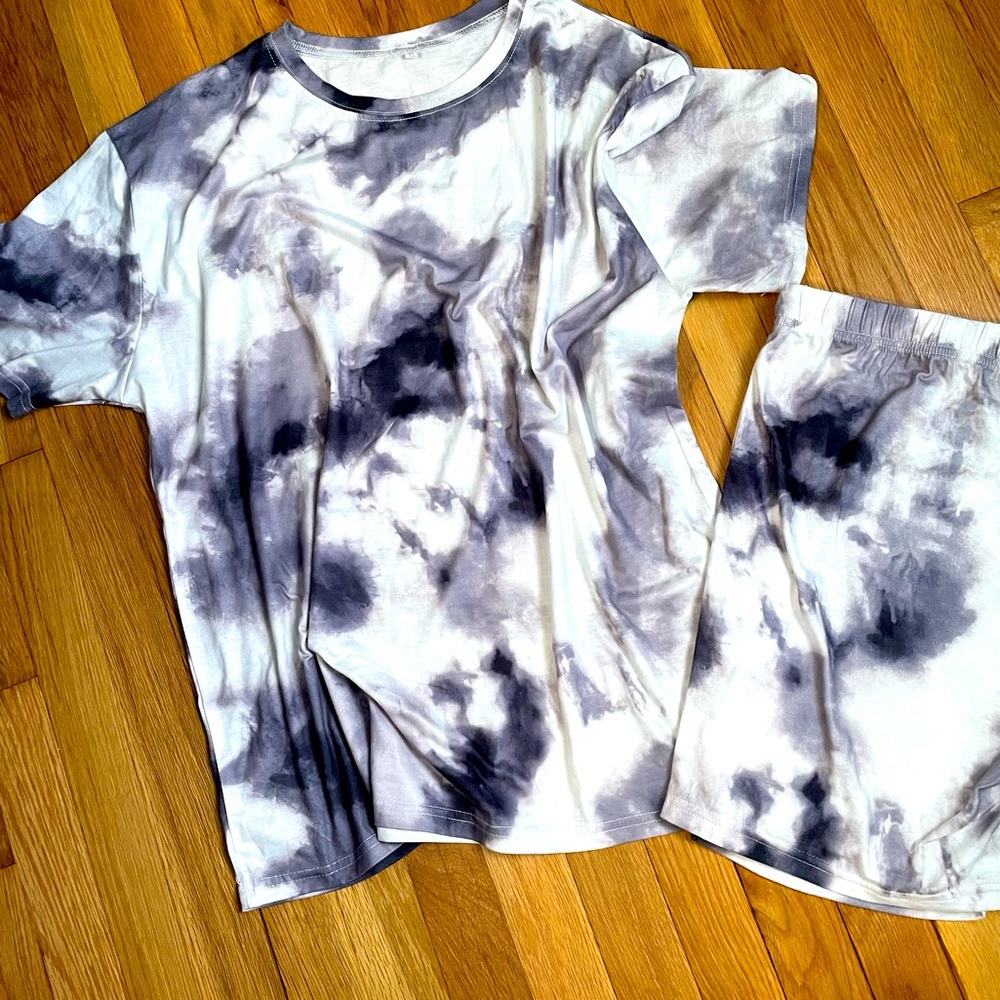 Tie dye shirt/shorts set size xl
